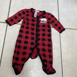 1189. Guess Footie Size 3-6 Months